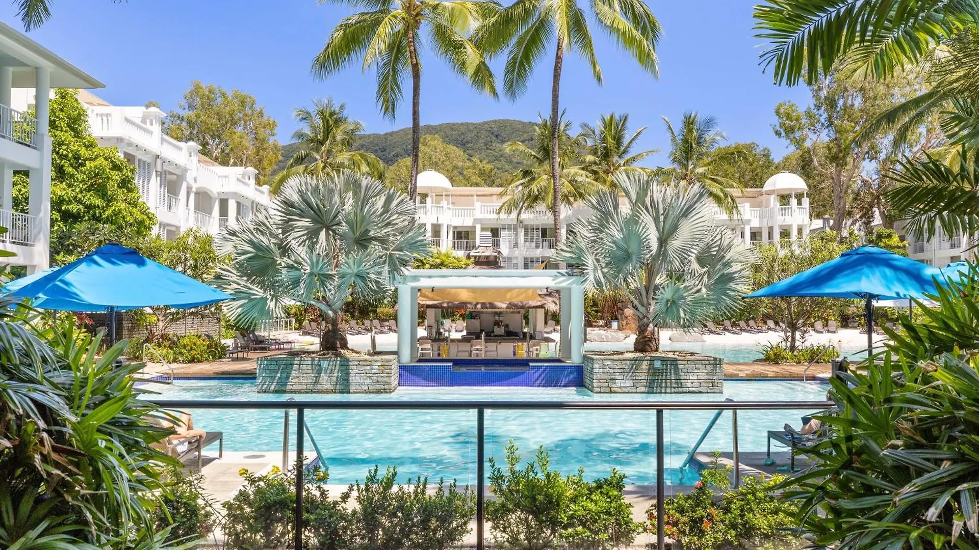 Bottlebrush: A Beachside Resort Paradise Palm Cove Australië